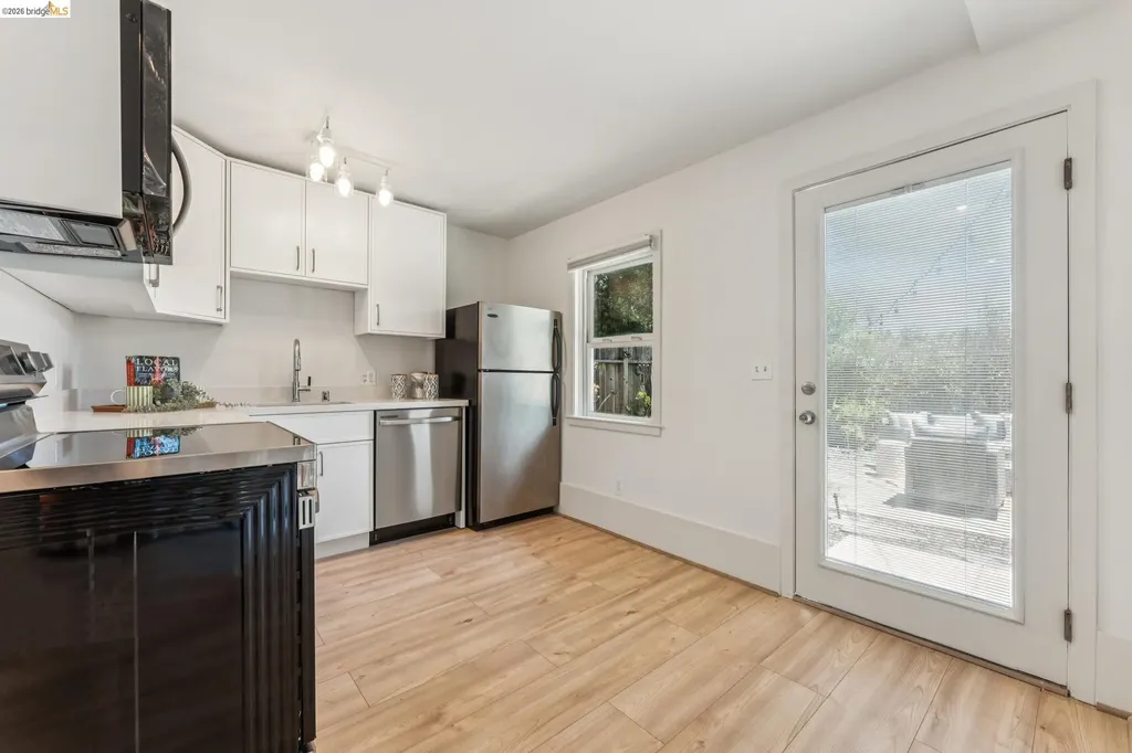 455 Lagunitas Avenue Oakland CA 94610