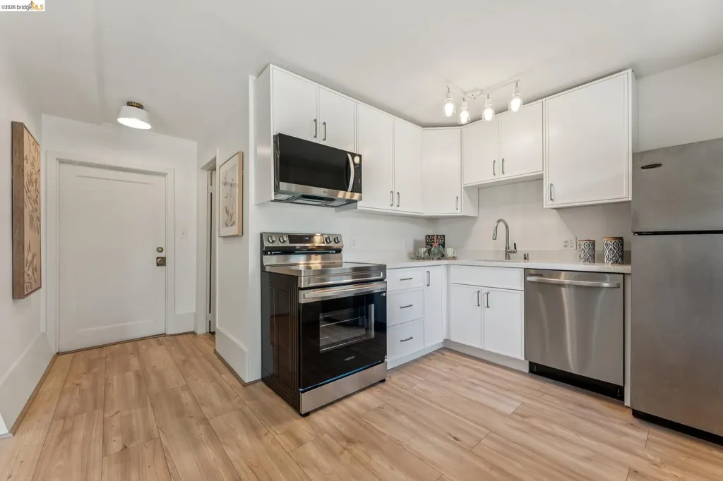 455 Lagunitas Avenue Oakland CA 94610