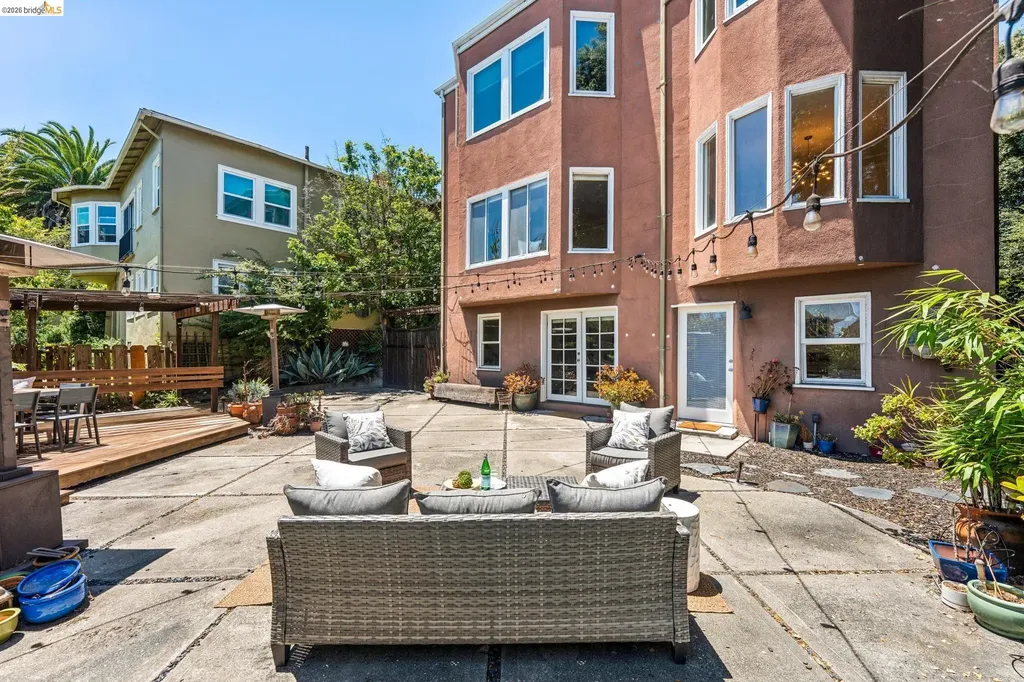 455 Lagunitas Avenue Oakland CA 94610
