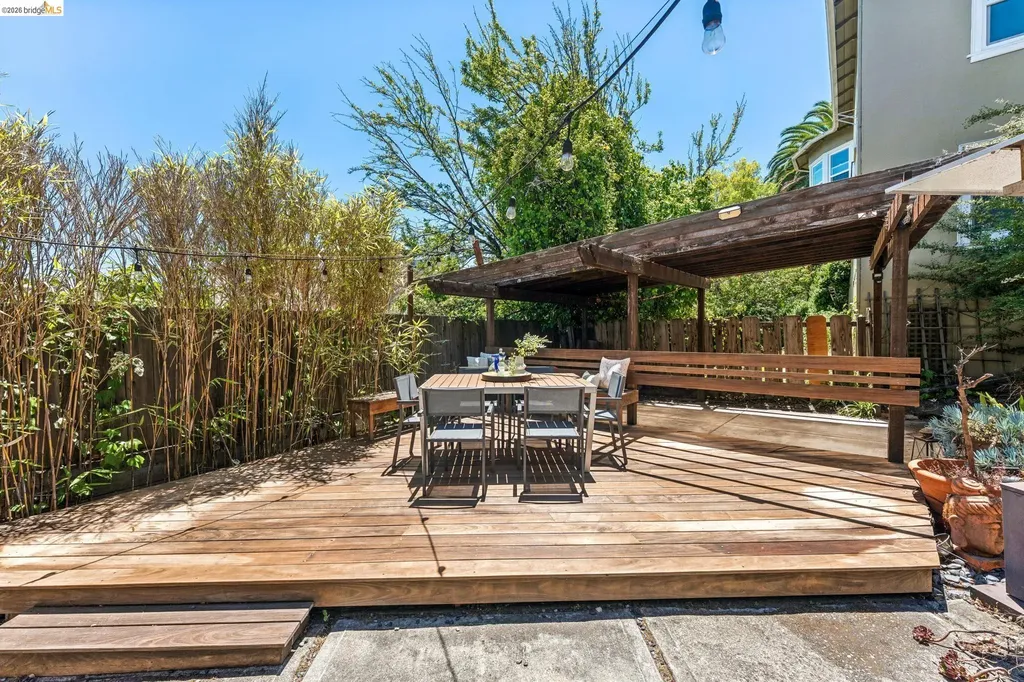 455 Lagunitas Avenue Oakland CA 94610