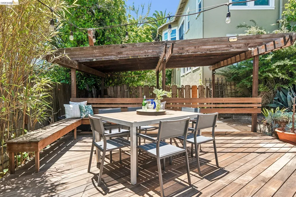 455 Lagunitas Avenue Oakland CA 94610