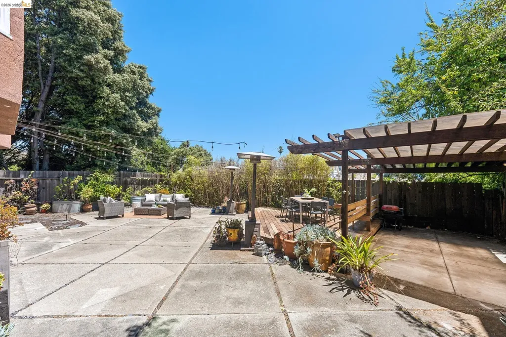 455 Lagunitas Avenue Oakland CA 94610
