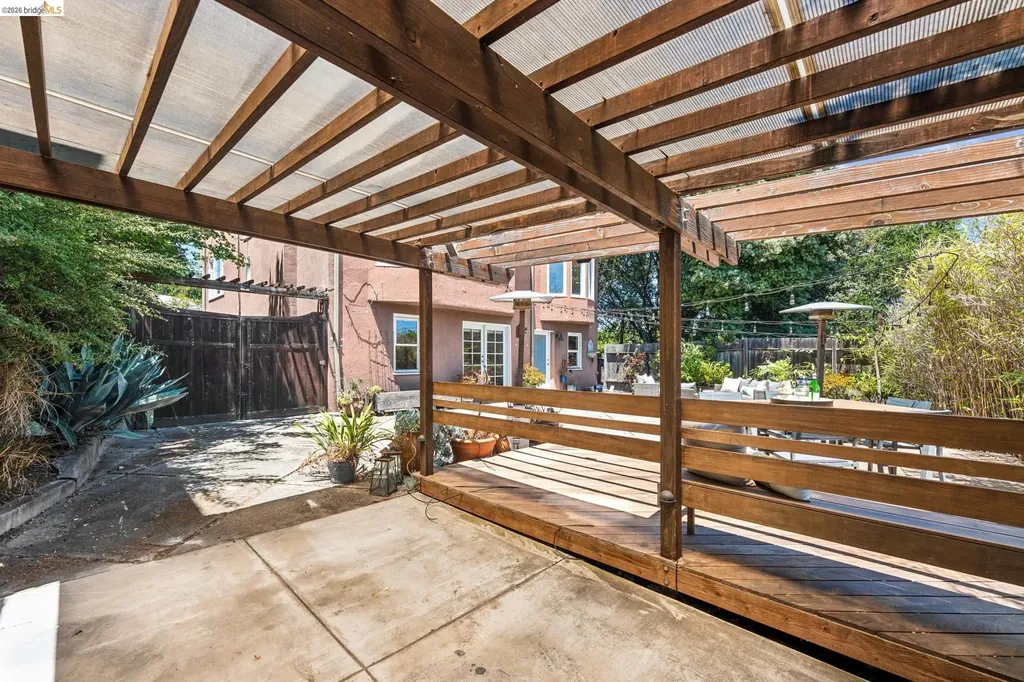 455 Lagunitas Avenue Oakland CA 94610