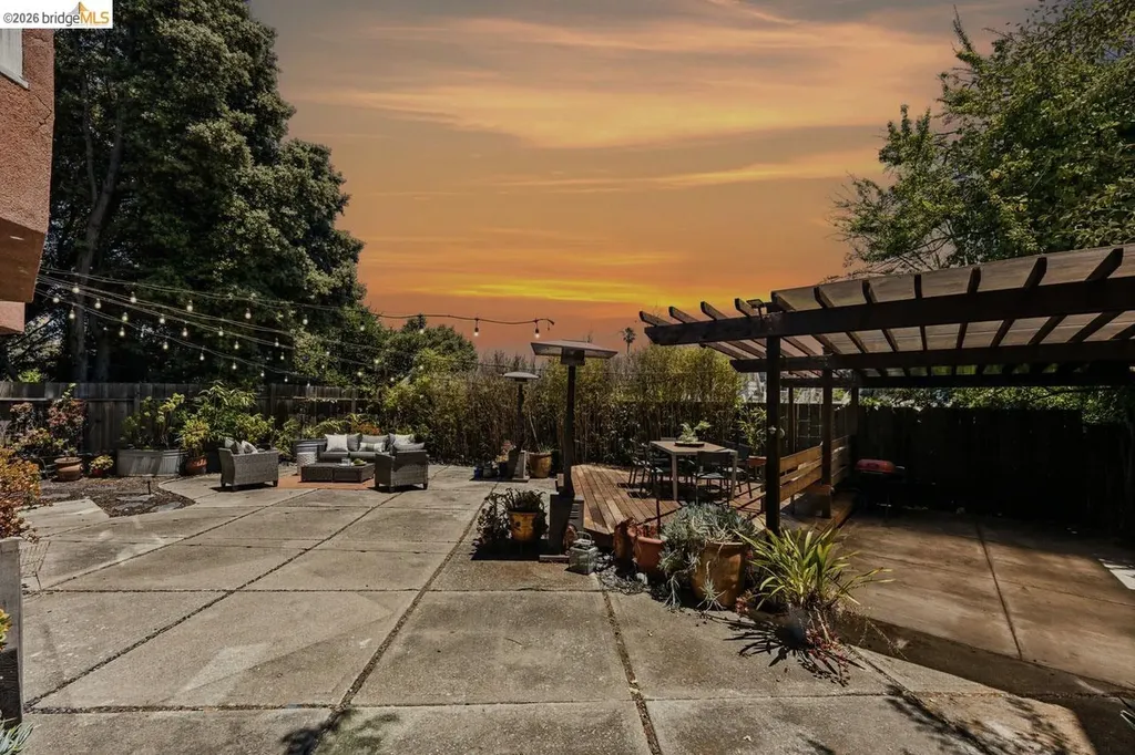 455 Lagunitas Avenue Oakland CA 94610