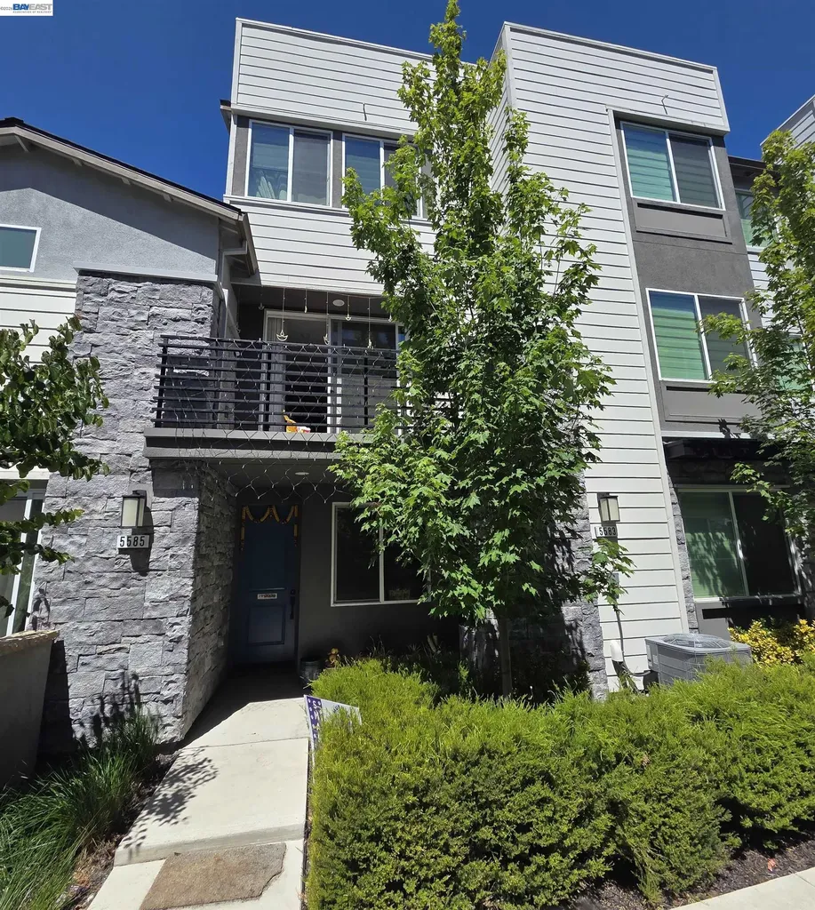 5585 Holly Bay Avenue Dublin CA 94568