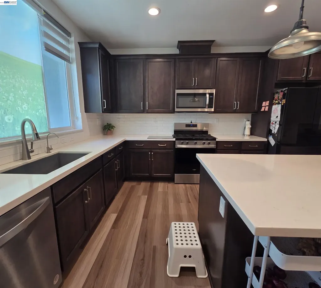 5585 Holly Bay Avenue Dublin CA 94568
