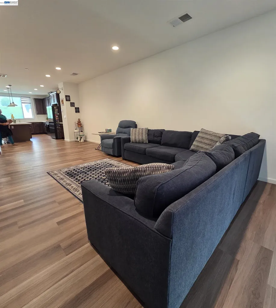 5585 Holly Bay Avenue Dublin CA 94568