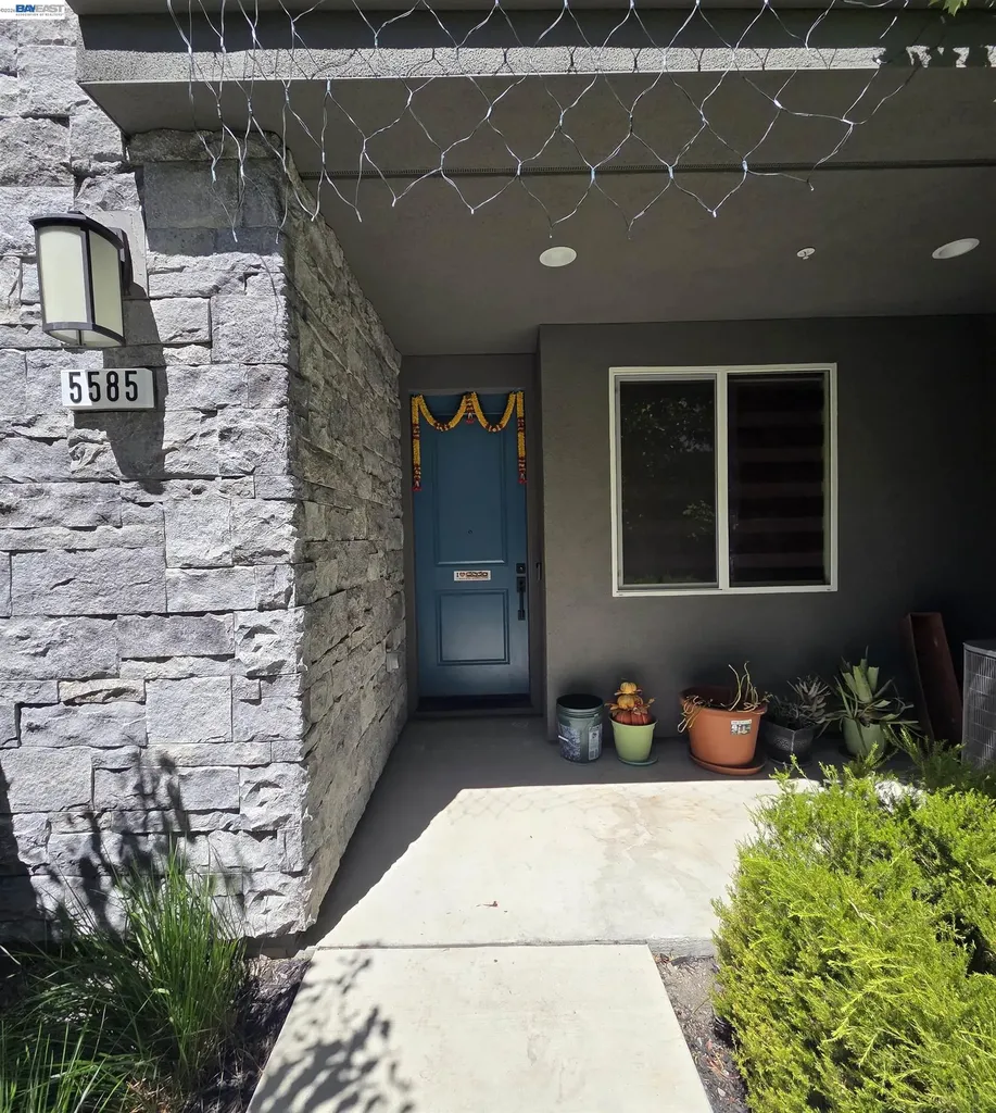 5585 Holly Bay Avenue Dublin CA 94568