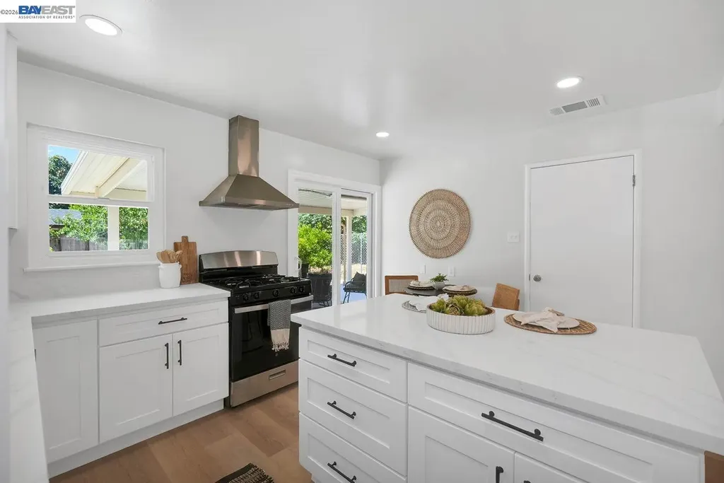 33327 2nd Street Union City CA 94587