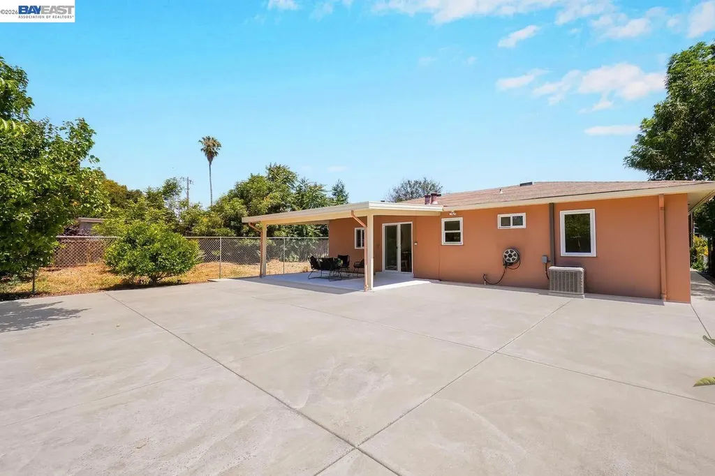 33327 2nd Street Union City CA 94587