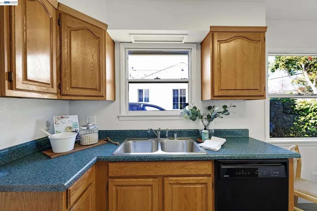 1987 San Rafael Street San Leandro CA 94577
