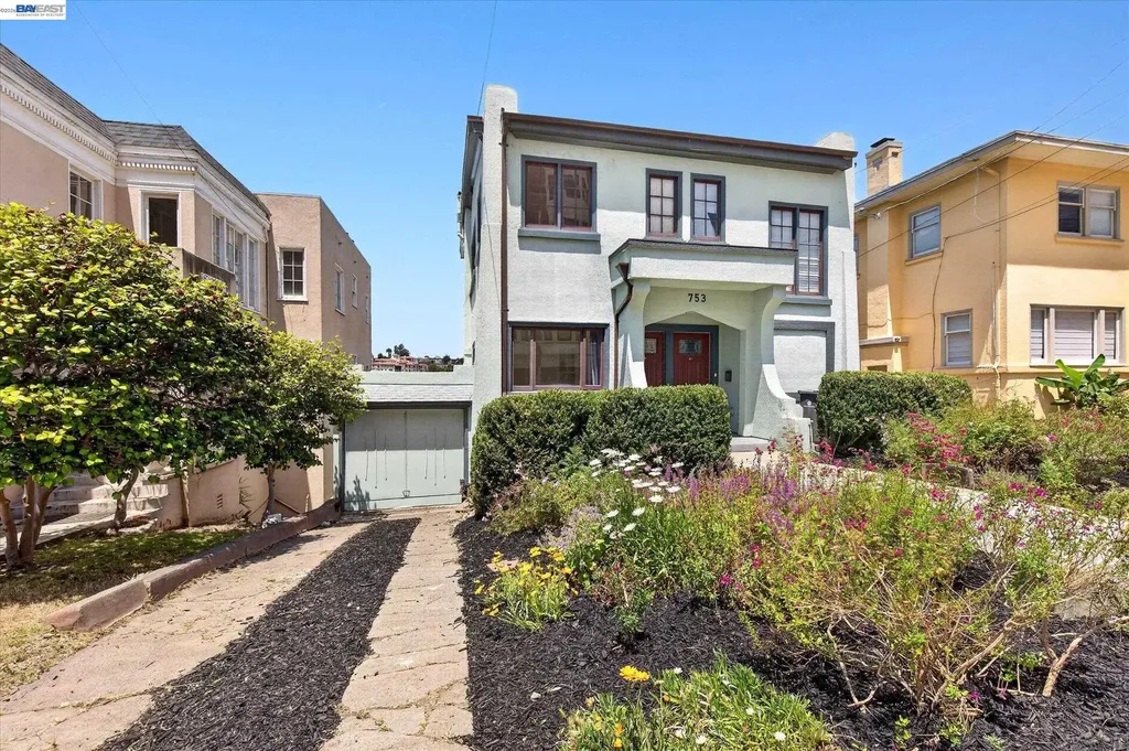 Oakland CA, 753 Warfield Avenue