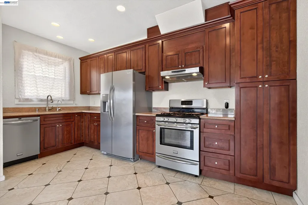 753 Warfield Avenue Oakland CA 94610