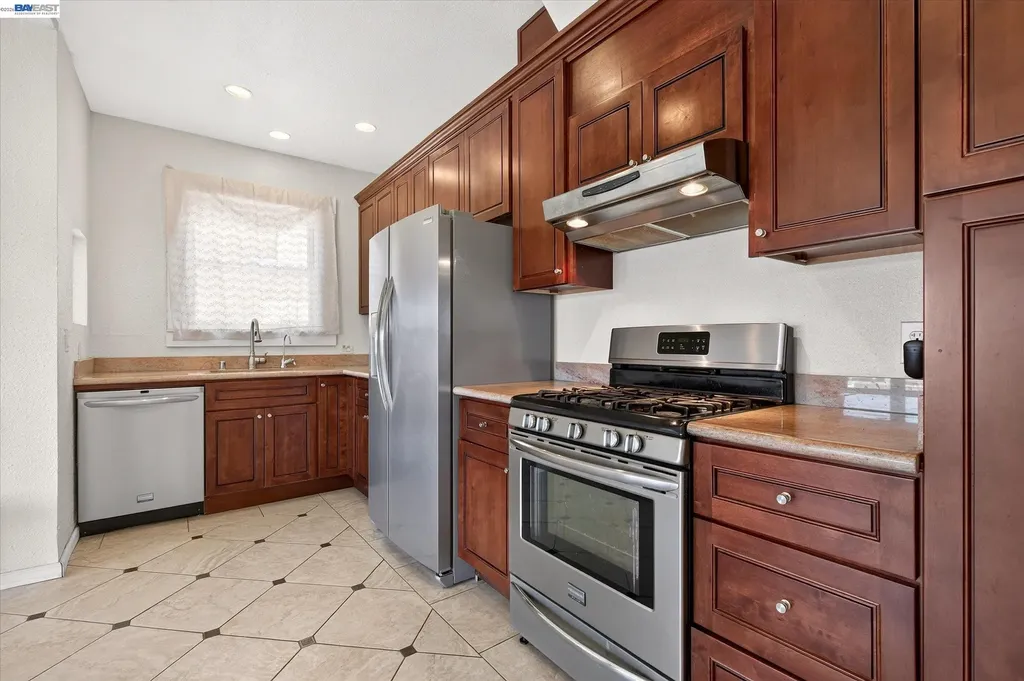 753 Warfield Avenue Oakland CA 94610