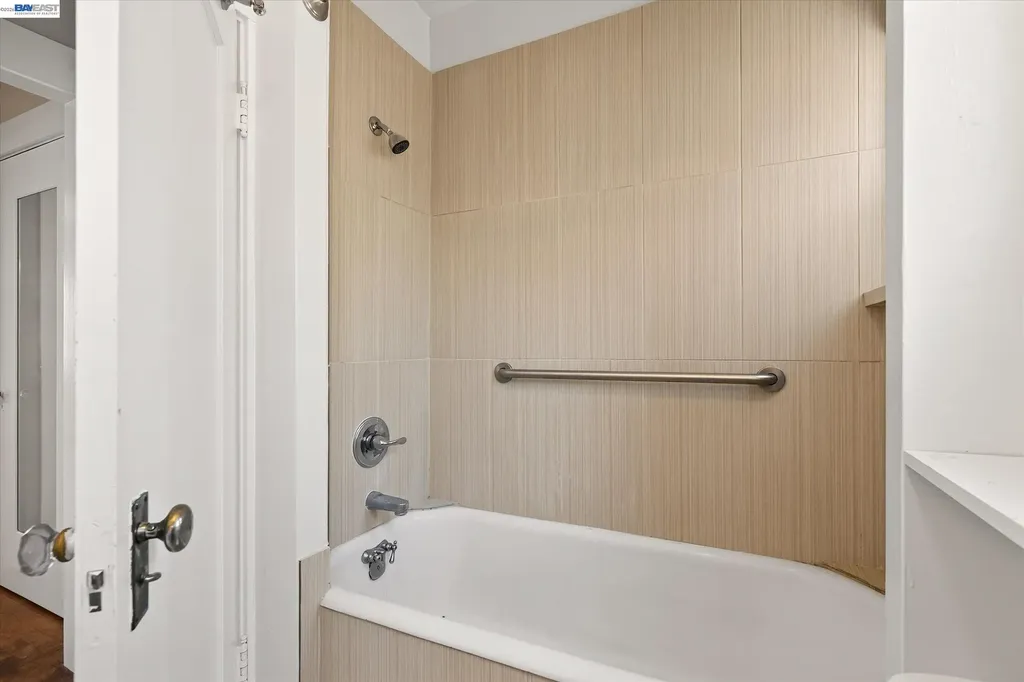 753 Warfield Avenue Oakland CA 94610