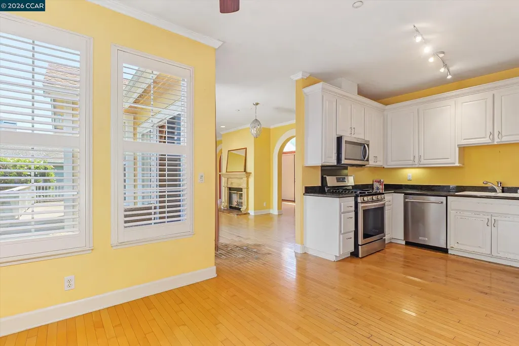 376 Sterling Way San Rafael CA 94903