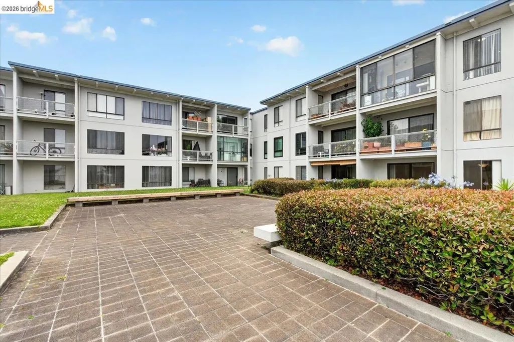 Emeryville CA, 6 Captain Drive, Unit 236