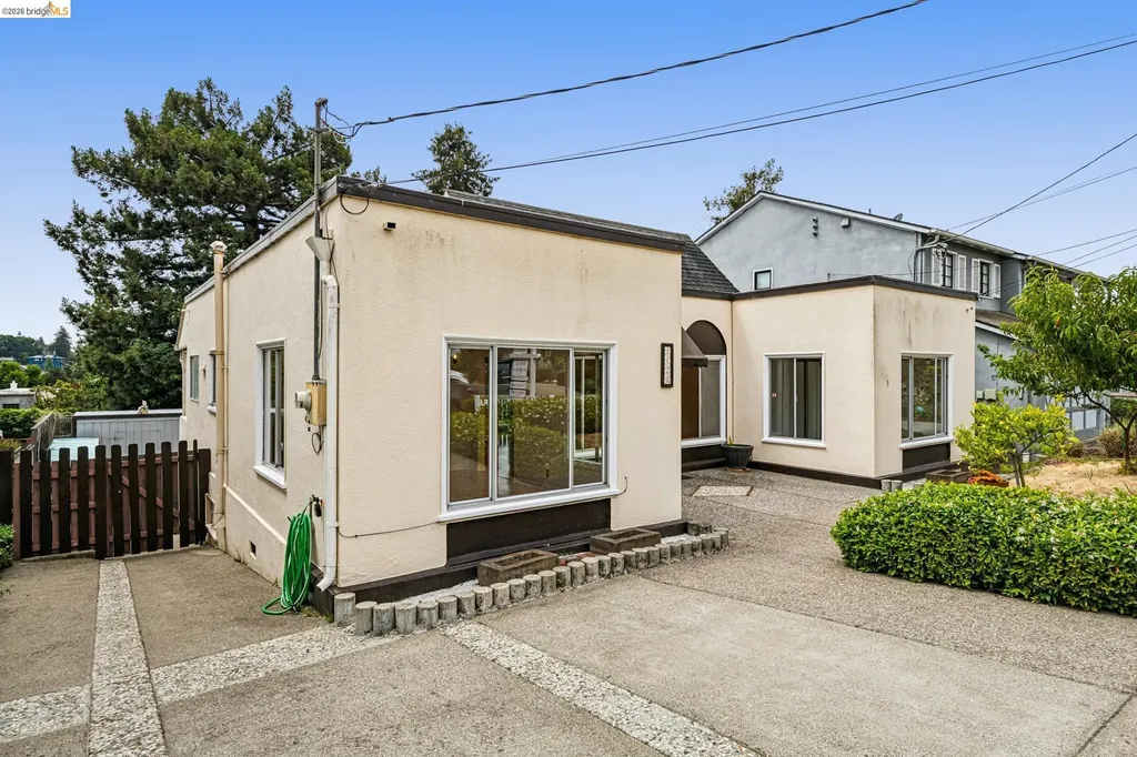 Piedmont CA, 1120 Warfield Avenue