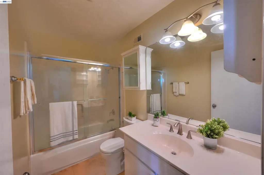2322 Belvedere Avenue San Leandro CA 94577