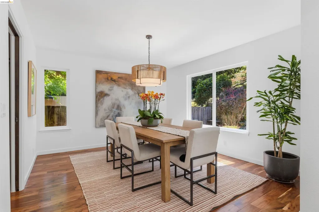 6763 Pinehaven Road Oakland CA 94611
