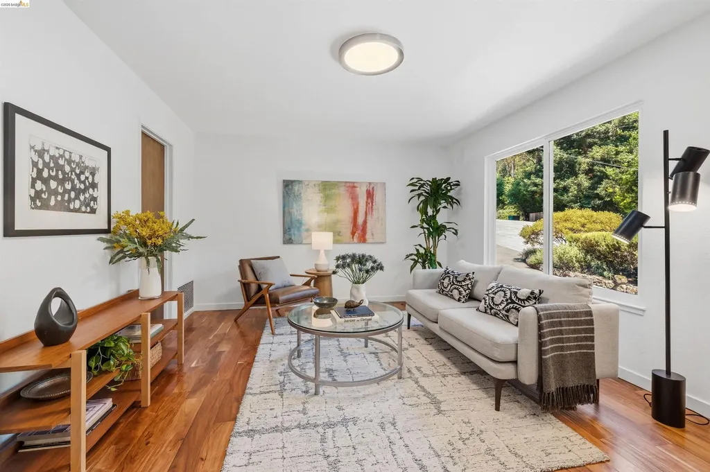 6763 Pinehaven Road Oakland CA 94611