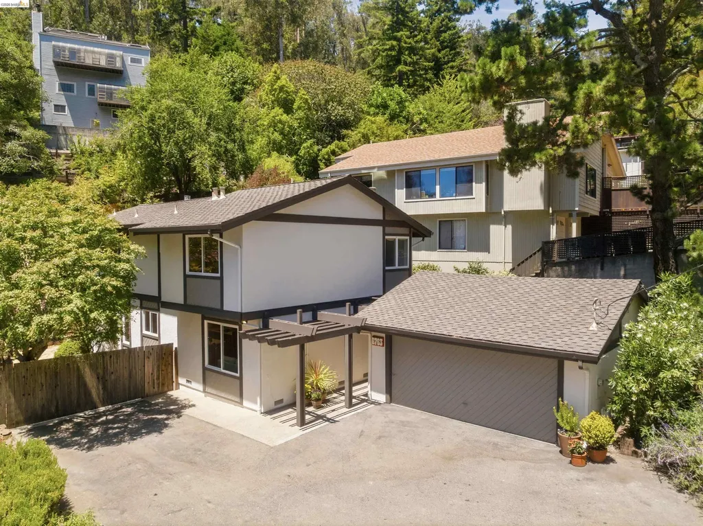 6763 Pinehaven Road Oakland CA 94611