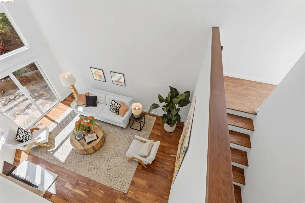 6763 Pinehaven Road Oakland CA 94611