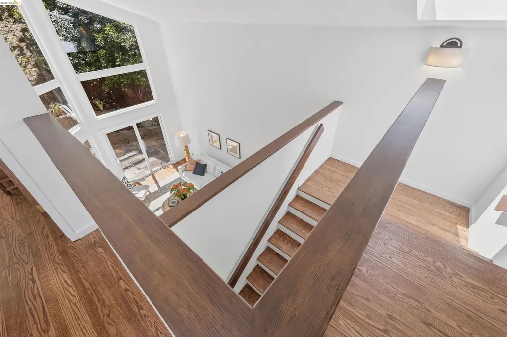 6763 Pinehaven Road Oakland CA 94611
