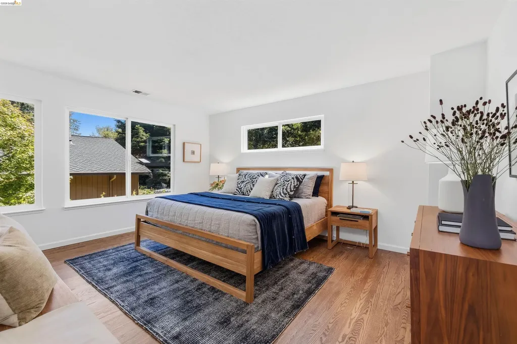 6763 Pinehaven Road Oakland CA 94611