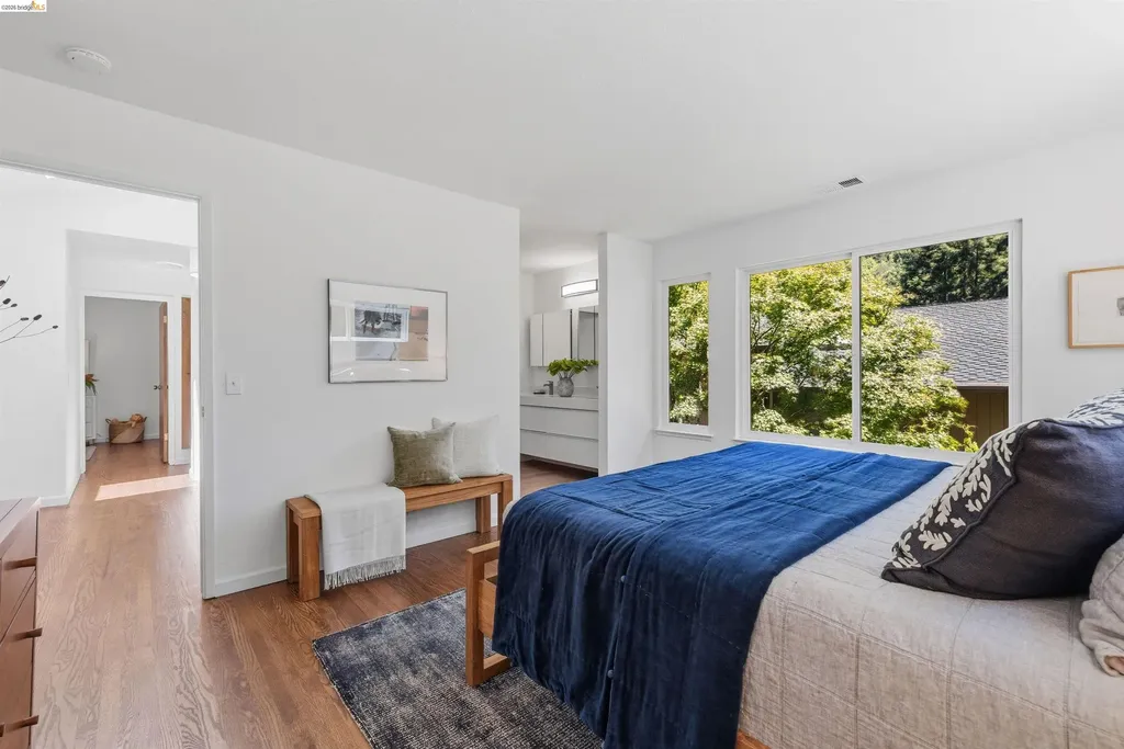 6763 Pinehaven Road Oakland CA 94611