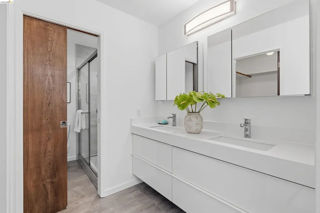 6763 Pinehaven Road Oakland CA 94611