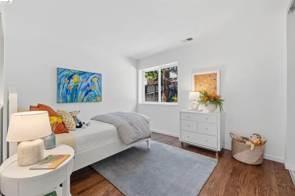 6763 Pinehaven Road Oakland CA 94611