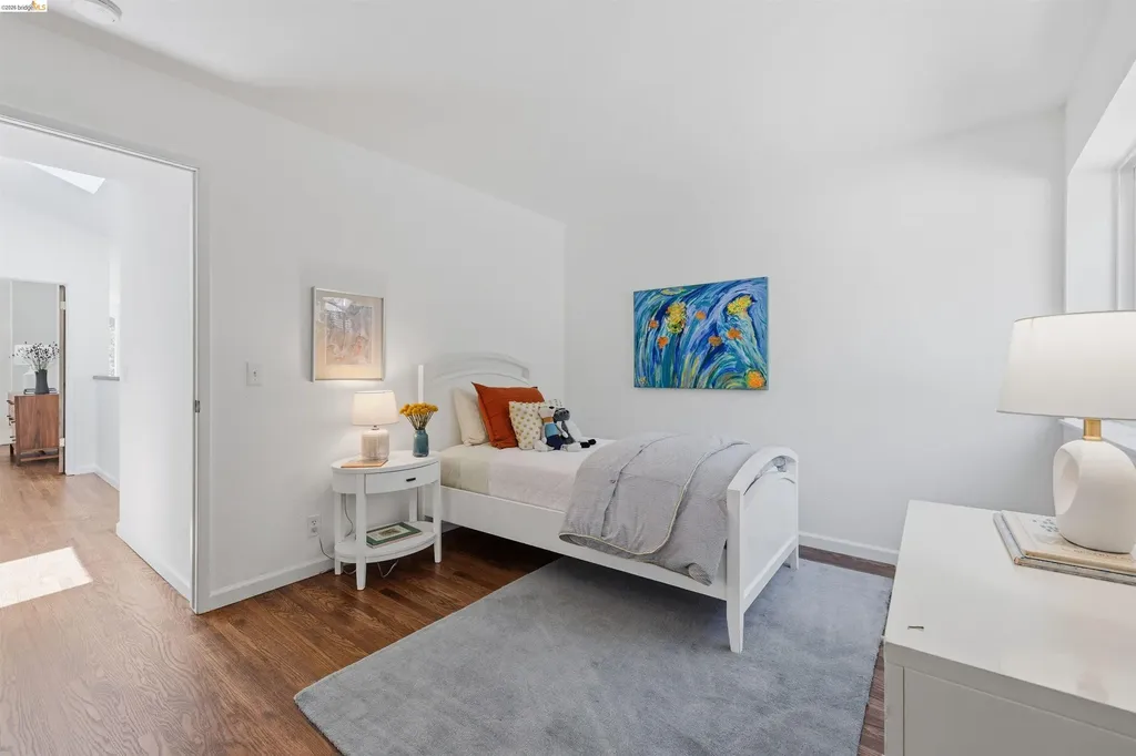 6763 Pinehaven Road Oakland CA 94611