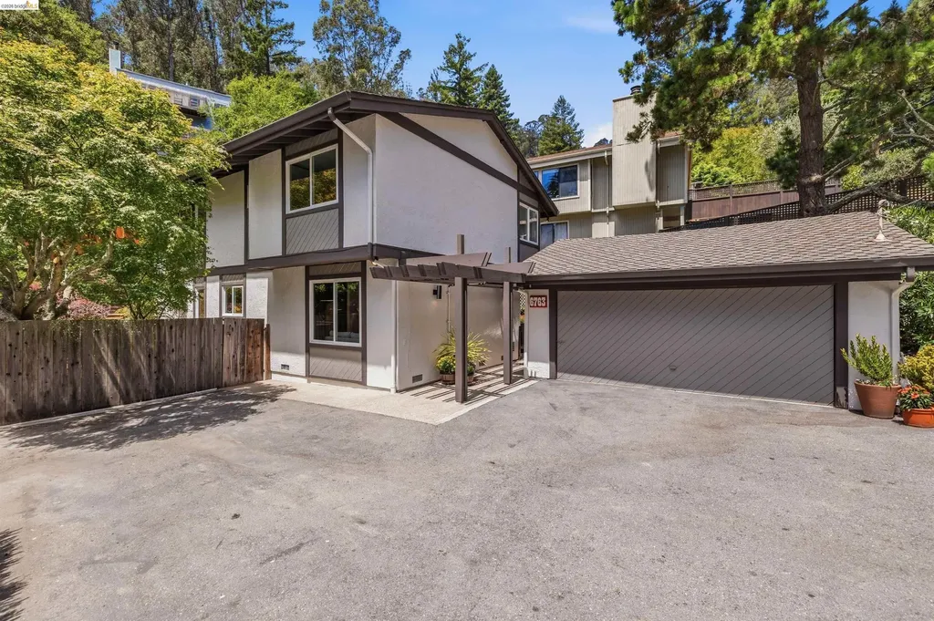 6763 Pinehaven Road Oakland CA 94611