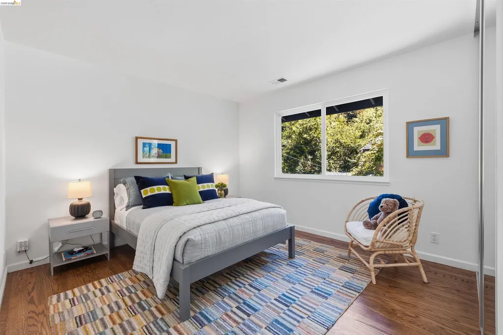 6763 Pinehaven Road Oakland CA 94611