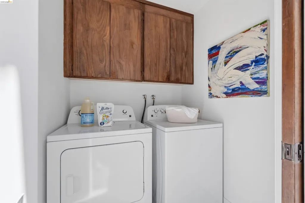 6763 Pinehaven Road Oakland CA 94611