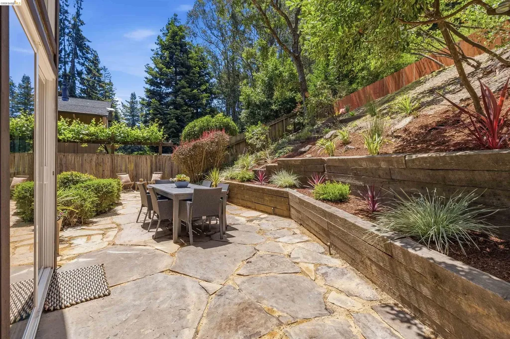 6763 Pinehaven Road Oakland CA 94611