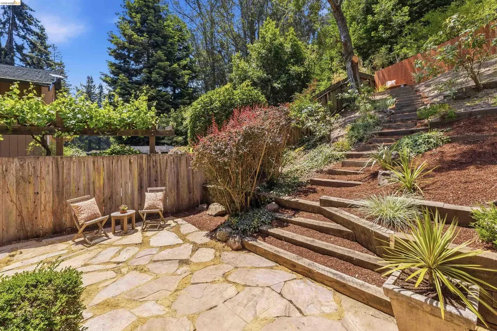 6763 Pinehaven Road Oakland CA 94611