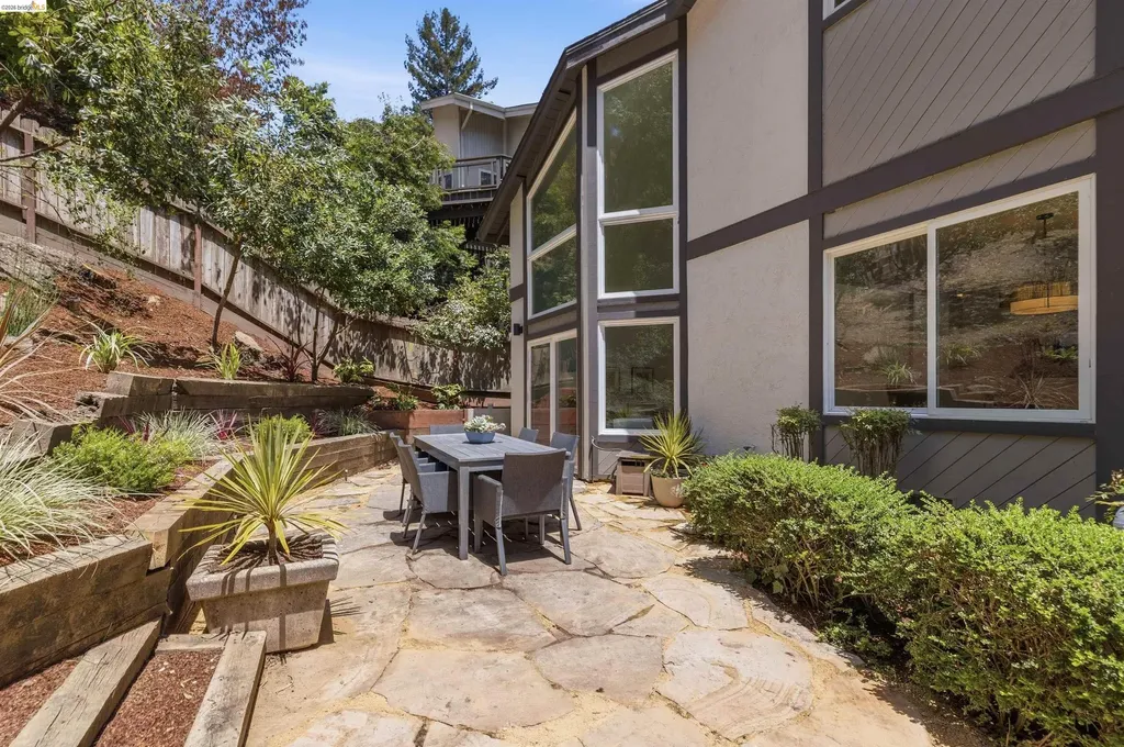 6763 Pinehaven Road Oakland CA 94611