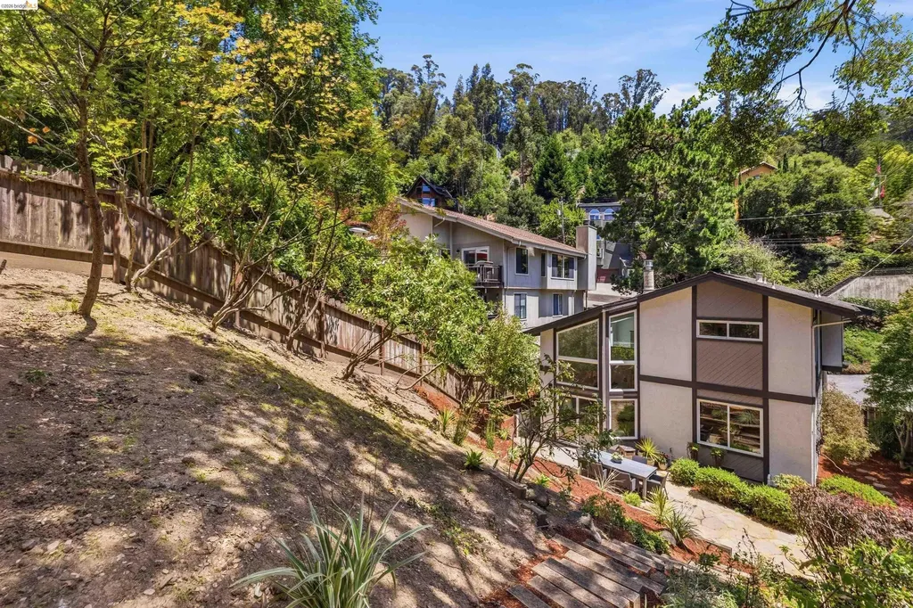 6763 Pinehaven Road Oakland CA 94611