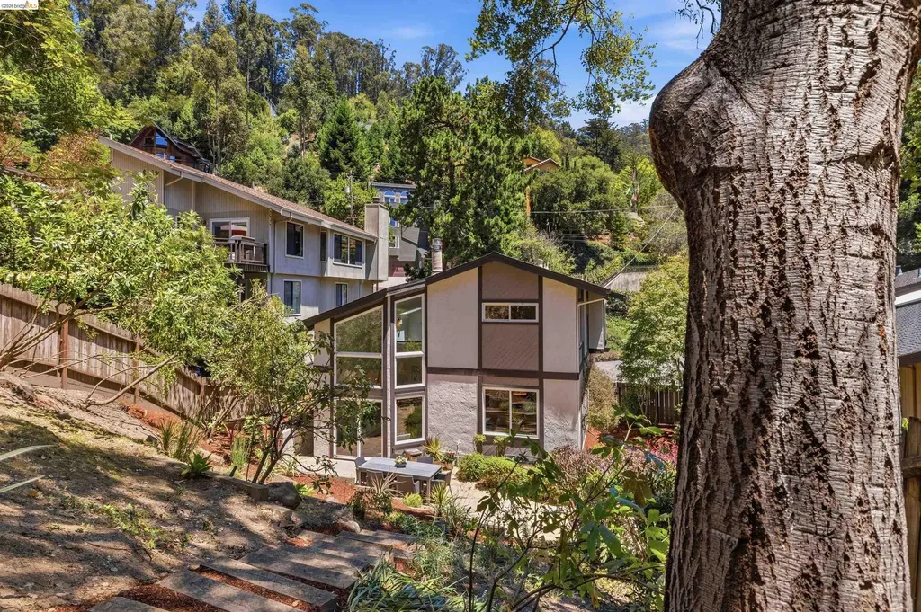6763 Pinehaven Road Oakland CA 94611