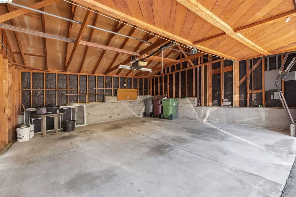 6763 Pinehaven Road Oakland CA 94611