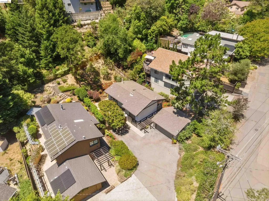 6763 Pinehaven Road Oakland CA 94611