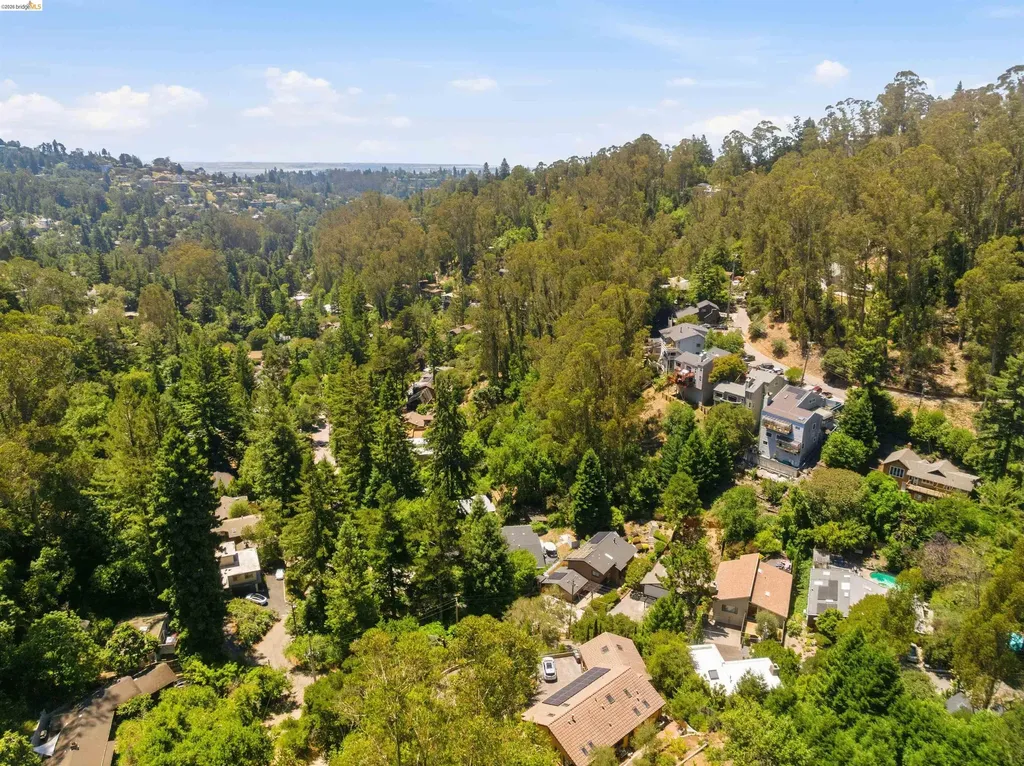 6763 Pinehaven Road Oakland CA 94611