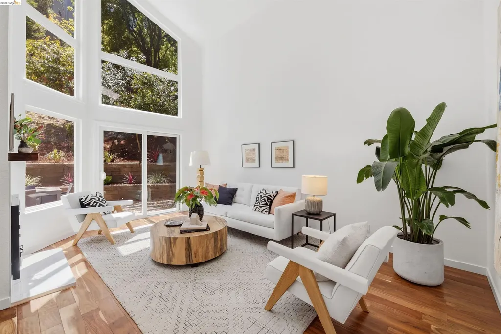 6763 Pinehaven Road Oakland CA 94611