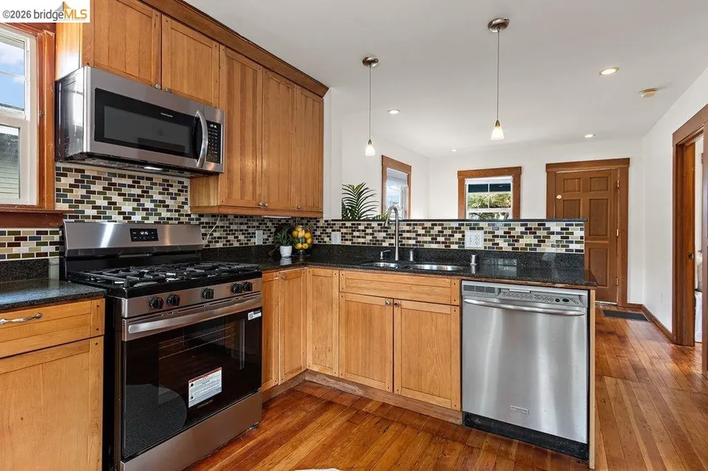 943 56th Street Oakland CA 94608