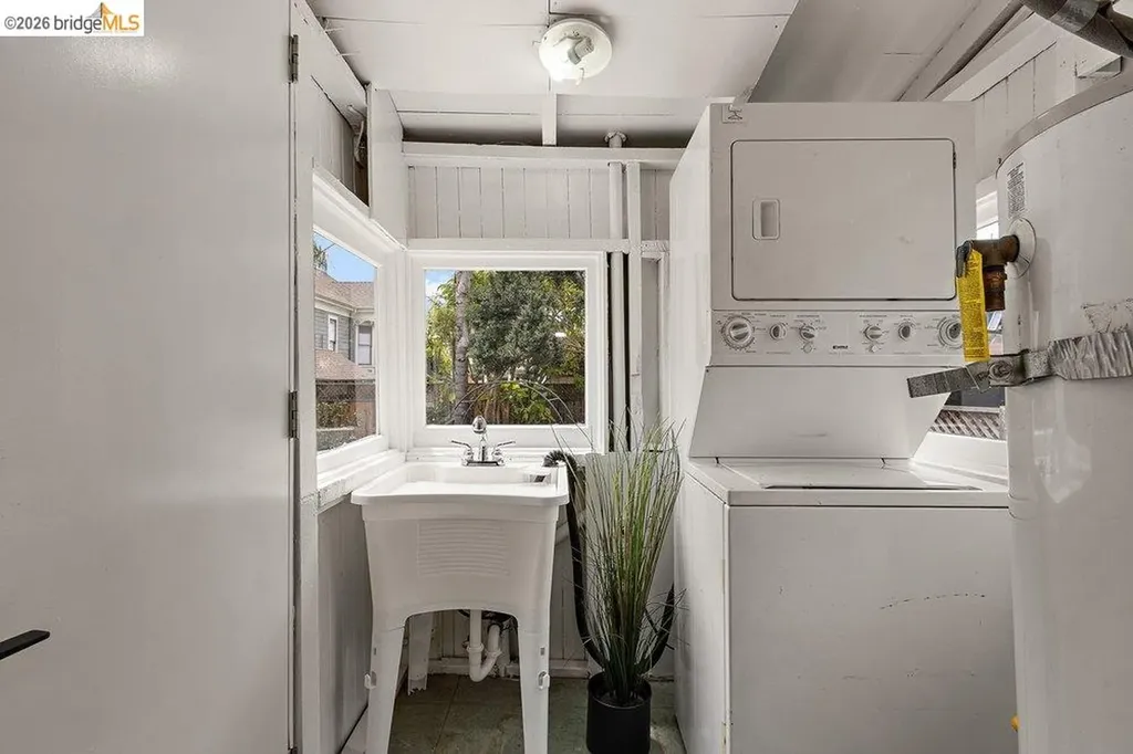 943 56th Street Oakland CA 94608