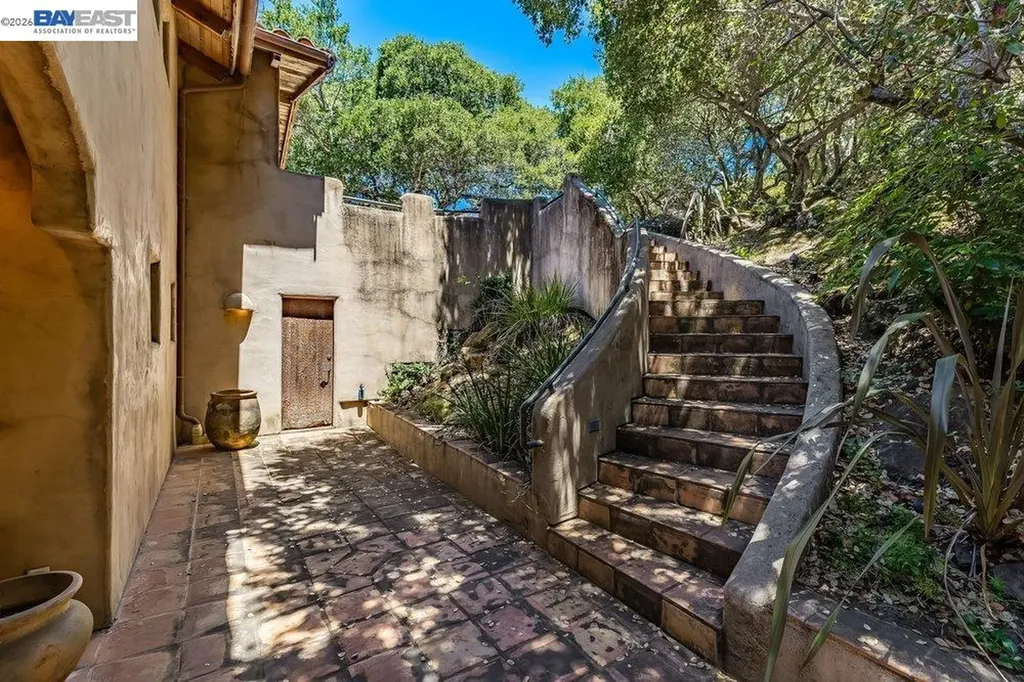 1302 Westview Drive Berkeley CA 94705