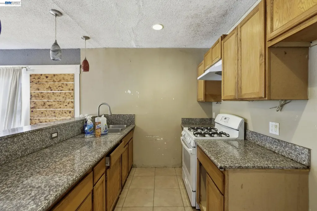 1735 Auseon Avenue Oakland CA 94621