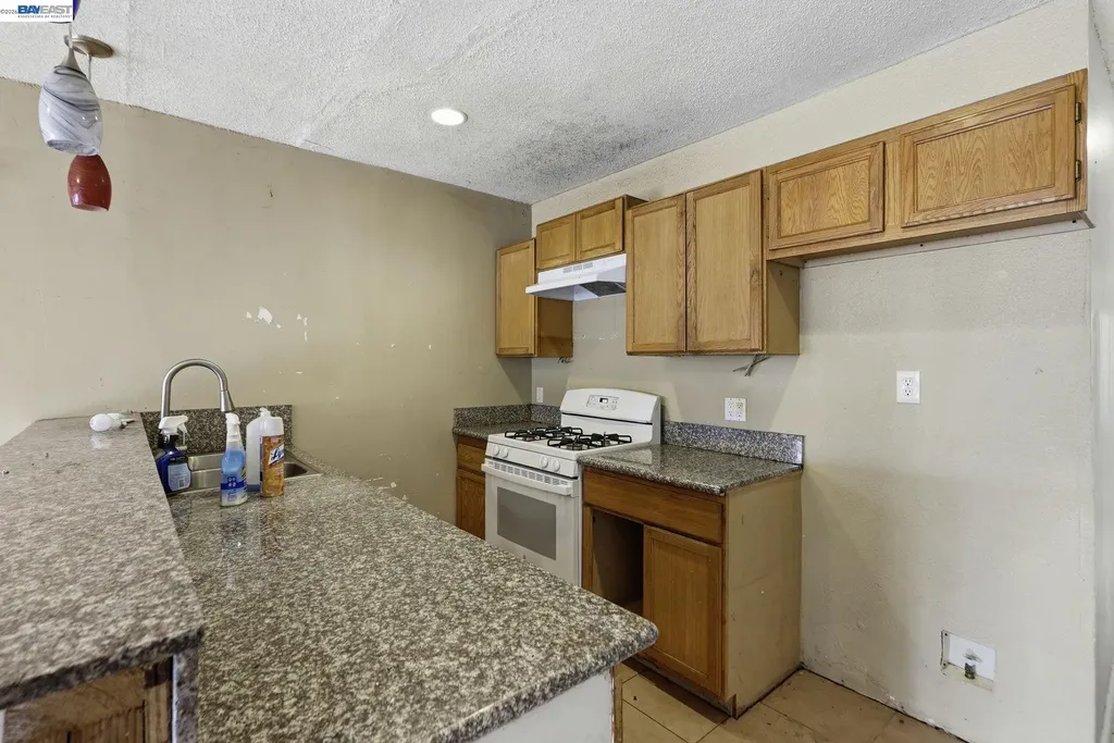 1735 Auseon Avenue Oakland CA 94621